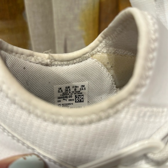 Like new women’s puma sneakers - Picture 2 of 5